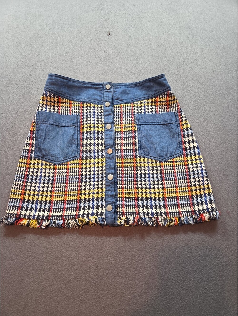 women's front button mini skirt by Zara Basic size M